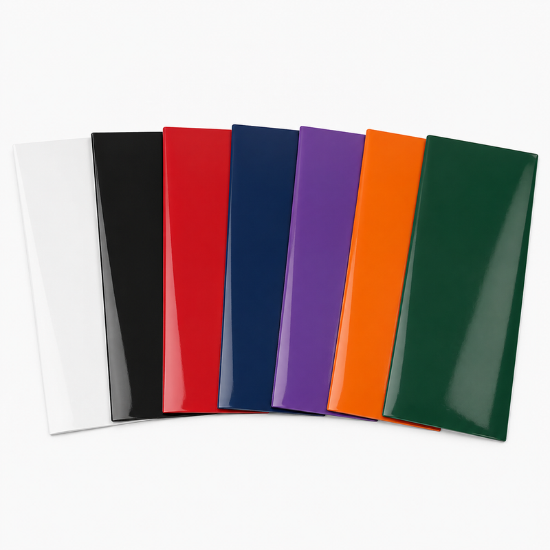 T-shirt personnalisé avec plusieurs couleurs de flex thermocollant et rouleaux multicolores